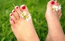 Как избавиться от потливости и запаха пота ног