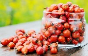 Как заварить полезный шиповник