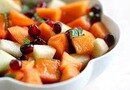 Летний салат с яблоками