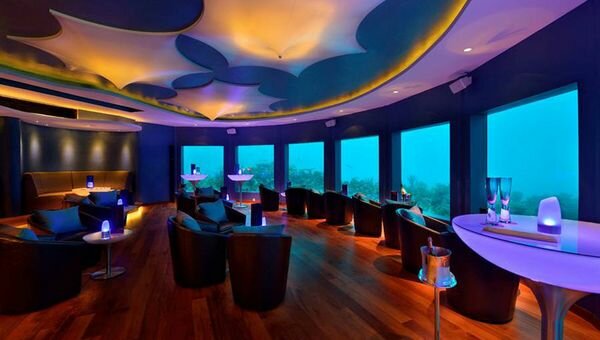 Подводный бар - ресторан в курортном комплексе Niyama Resorts Maldives